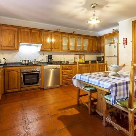 Sleeps 5 With Pool Air Con And Wifi *