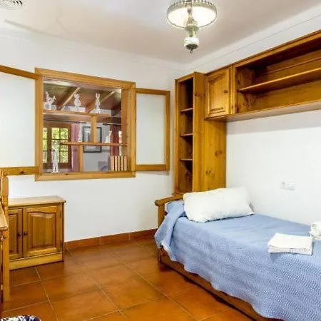 Sleeps 5 With Pool Air Con And Wifi