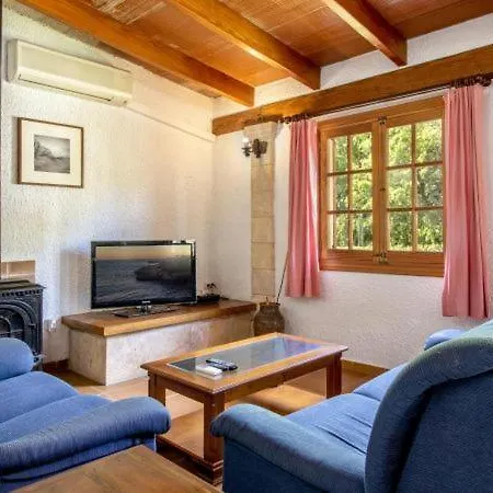 Villa Sleeps 5 With Pool Air Con And Wifi *