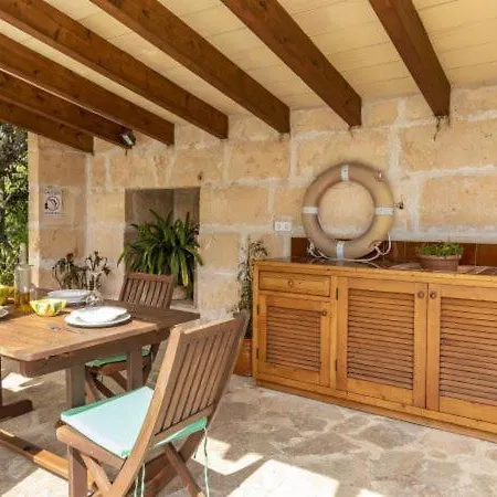 Sleeps 5 With Pool Air Con And Wifi Villa